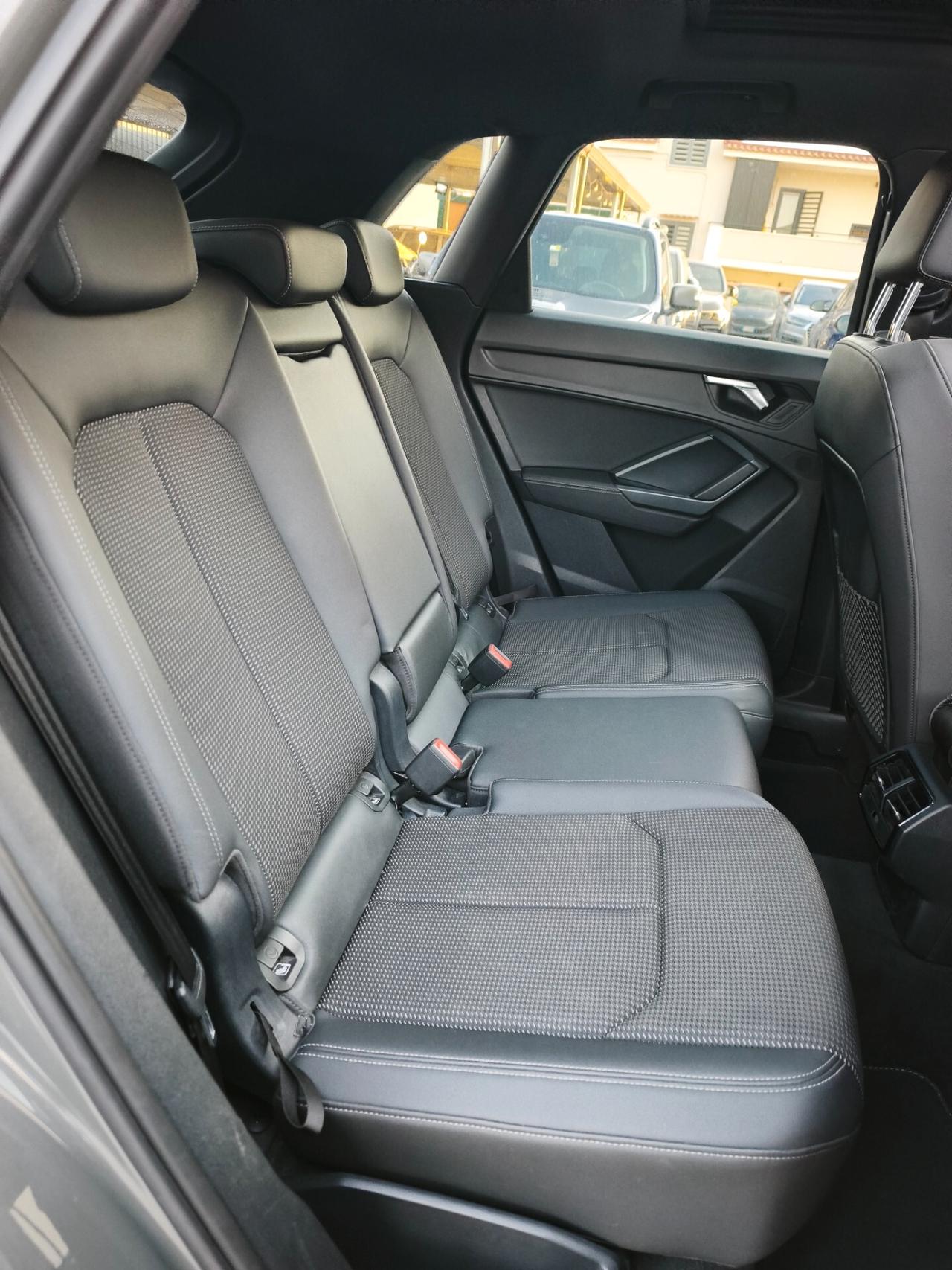 Audi Q3 35 TDI S tronic line edition tetto panoramico