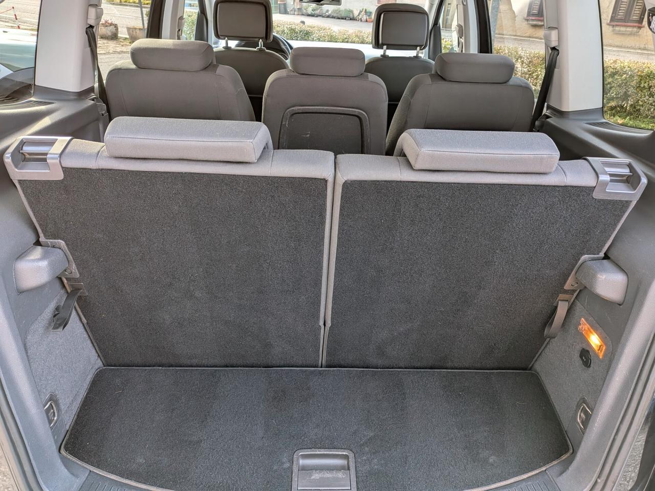 VW TOURAN 1.6 TDI 105CV 7 POSTI