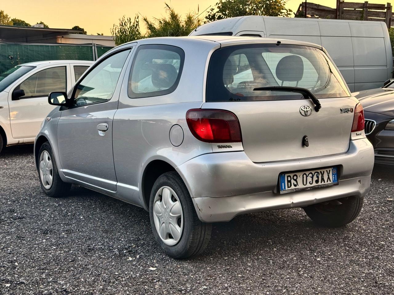 Toyota Yaris 1.0i 3 porte benzina 68cv Neopatentati 2001