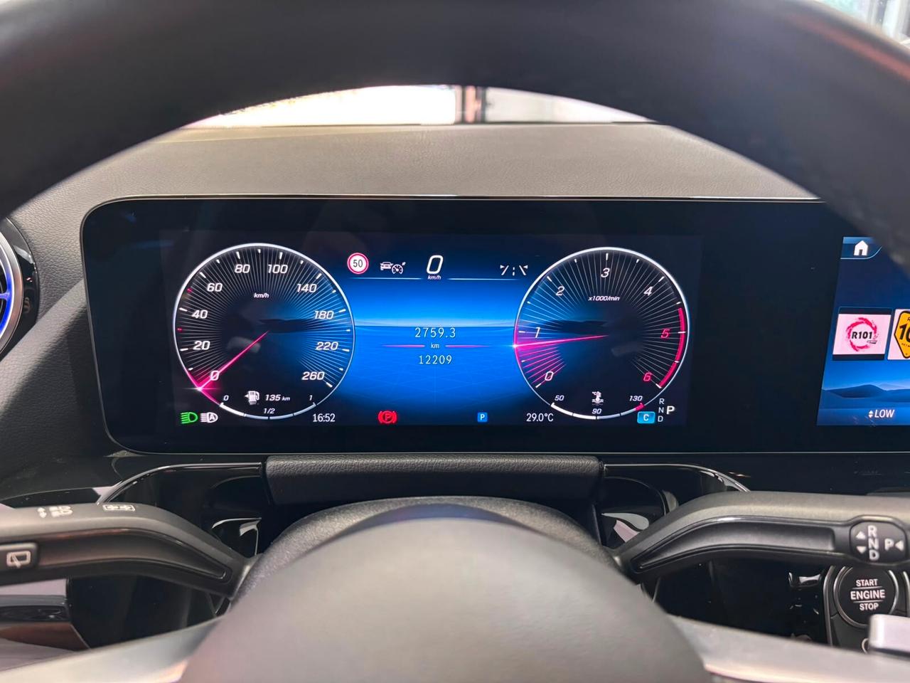MERCEDES-BENZ GLA 200D PREMIUM AMG NIGH-LED