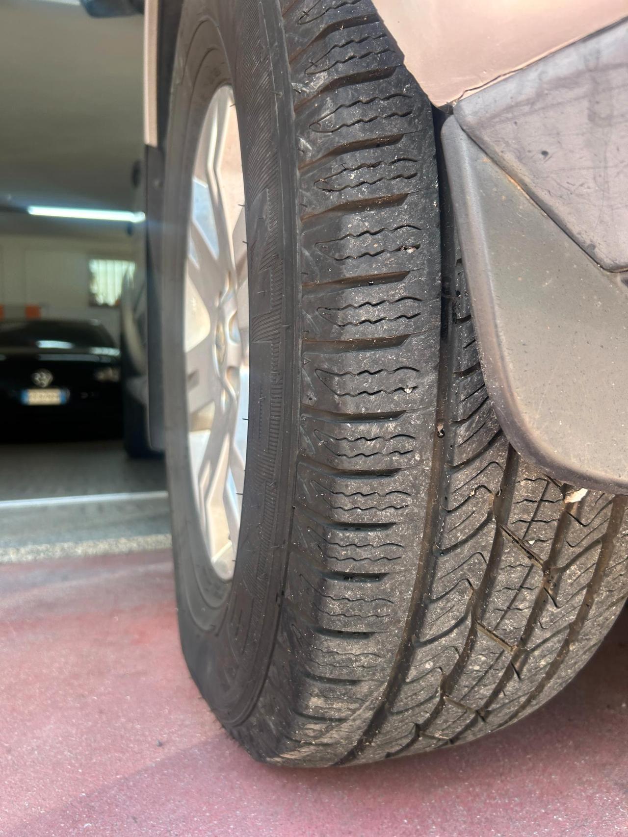 Nissan Navara Double Cab Navara d.cab 2.5 dci Platinum 174cv