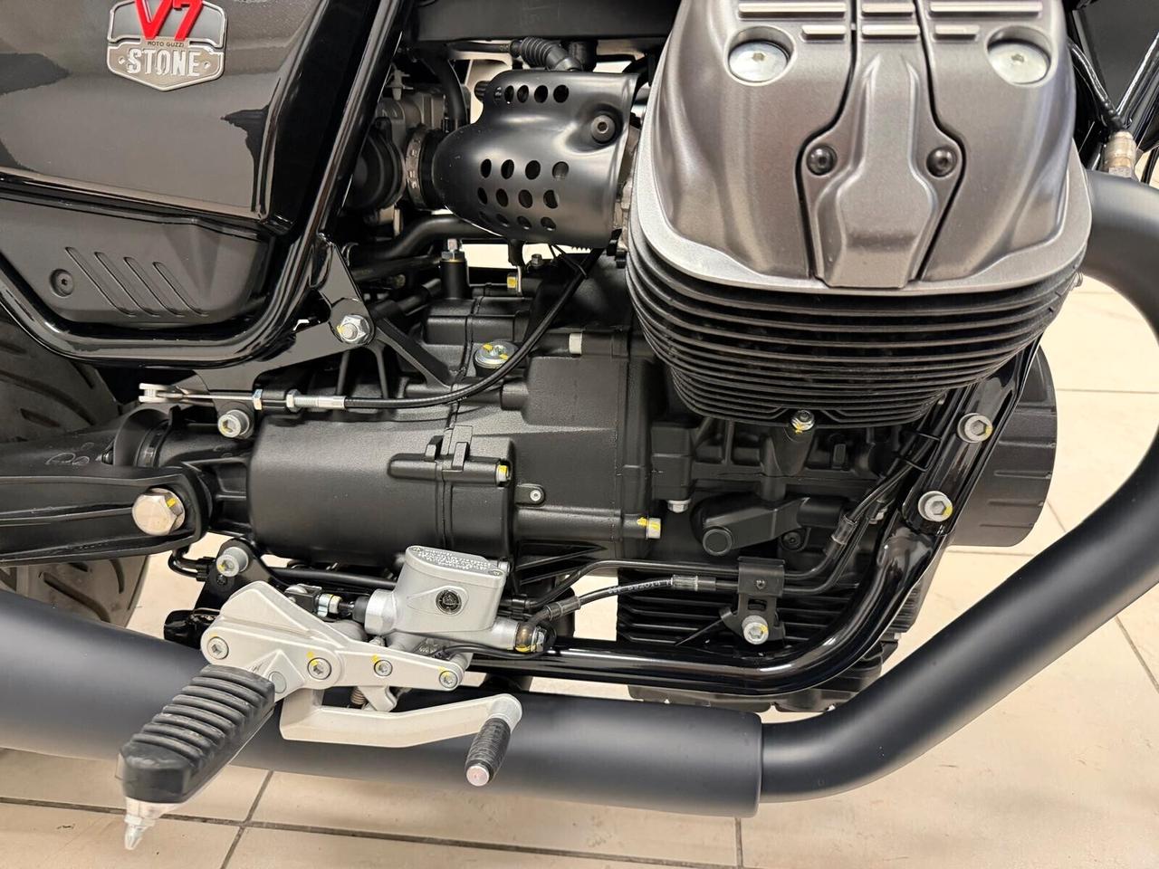 Moto Guzzi V7 STONE TEN