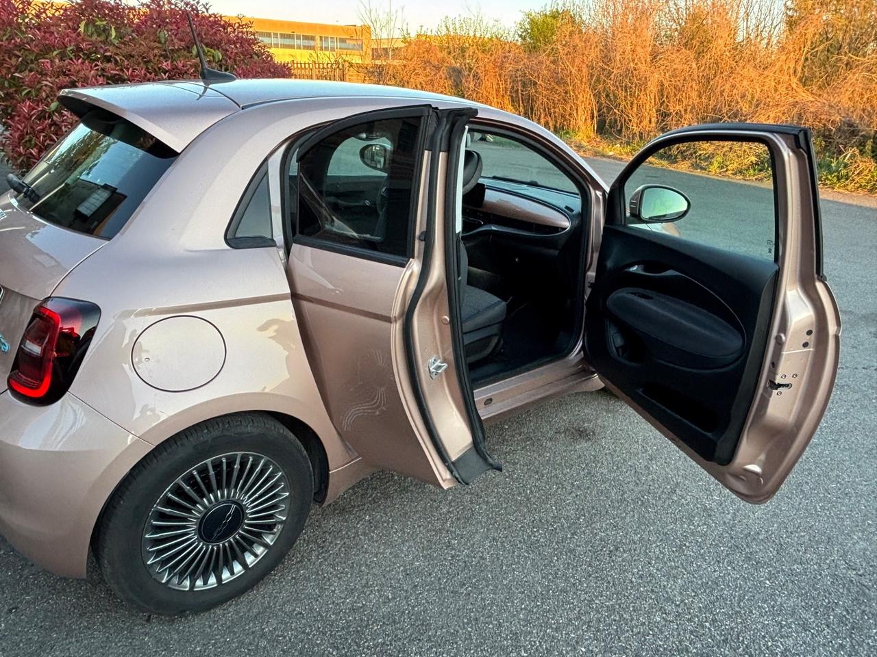 Fiat 500 500e 3+1 42 kWh Icon km 260 a piena carica