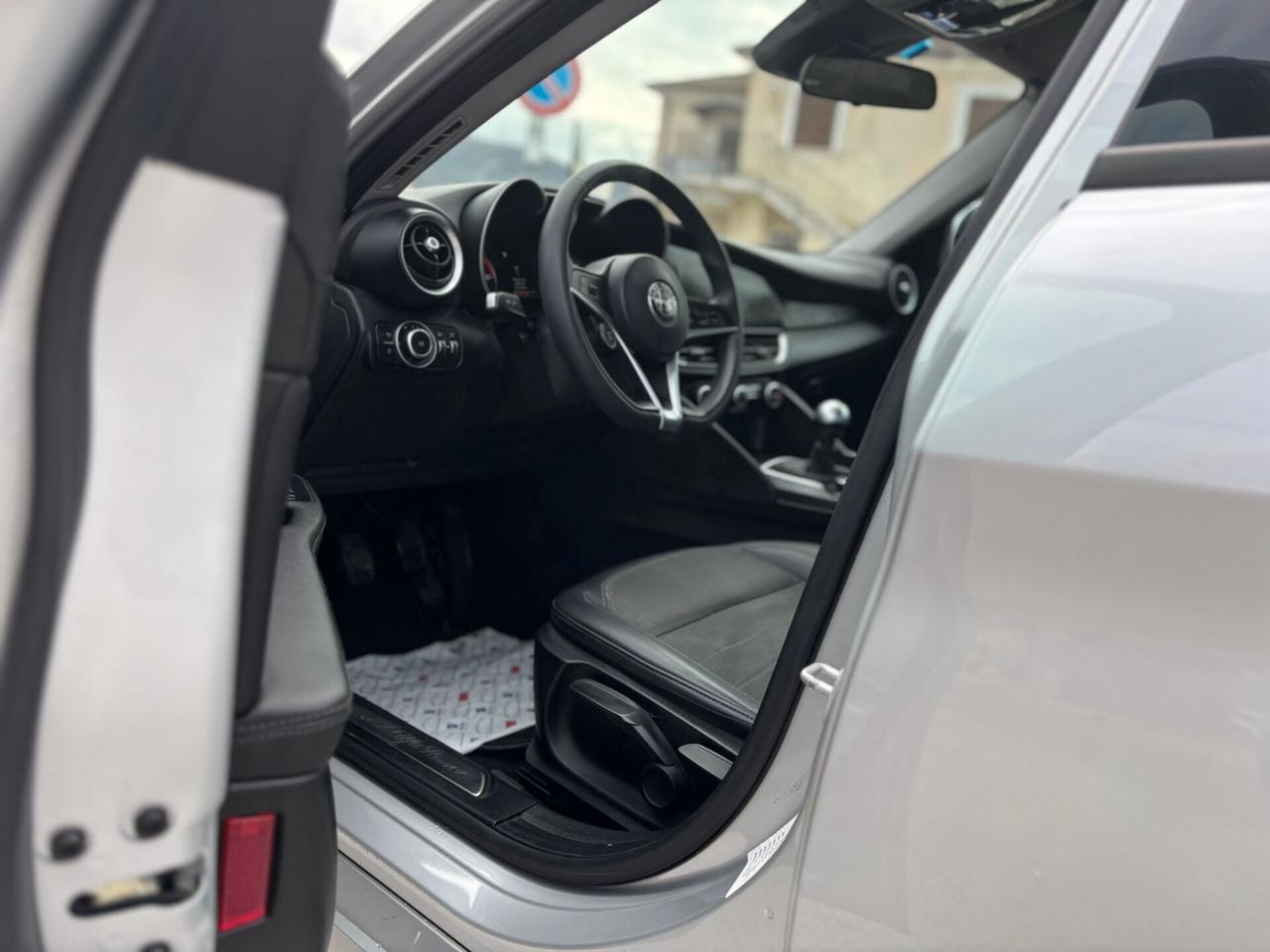 Alfa Romeo Giulia 2.2 Turbodiesel 160 CV XENON LED PELLE VELOCE