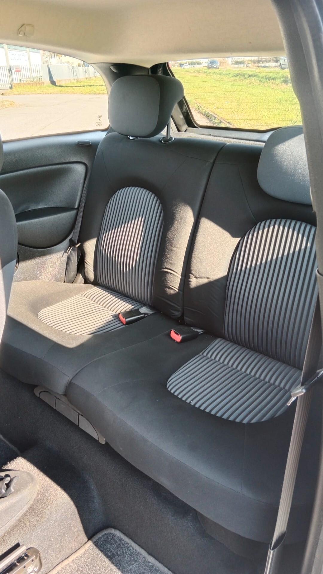 Lancia Ypsilon 1.4 16V bicolore argento e nera