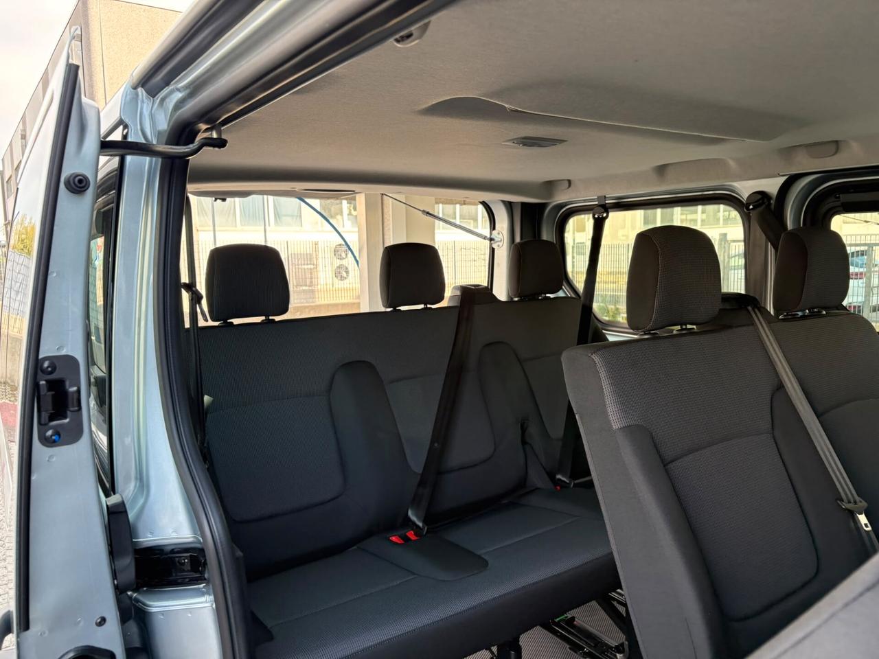 9 POSTI Nissan Primastar 2.0 dCi 150CV Aut PC-TN Bus N-Connecta