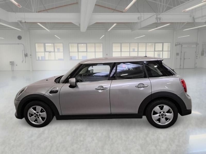 MINI COOPER ESSENTIAL AUTO 5 PORTE BERLINA