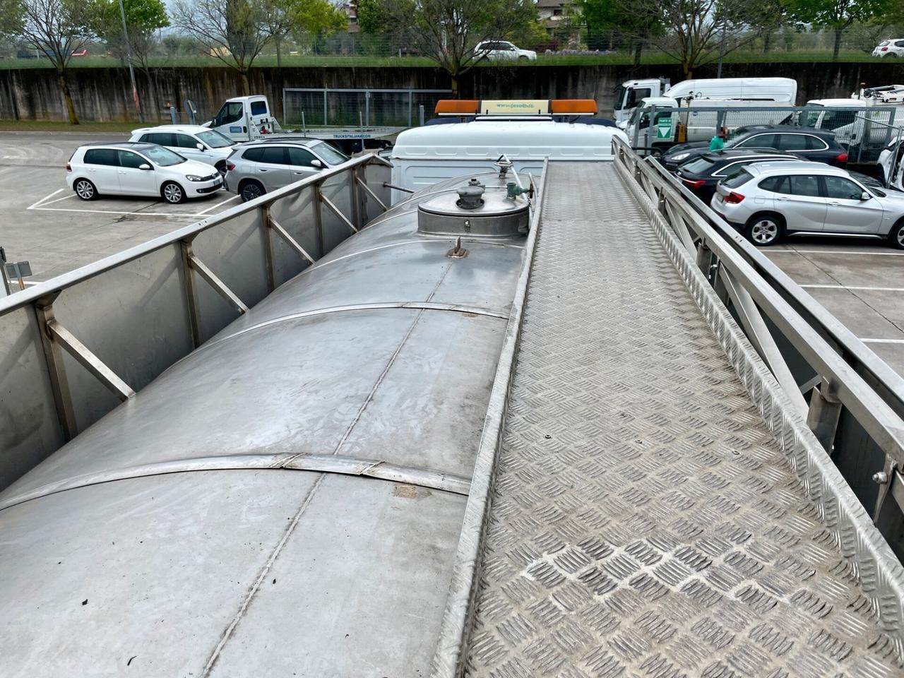 MERCEDES-BENZ 25-34 SK 6X2 LAVASTRADE CON CISTERNA IN ACCIAIO