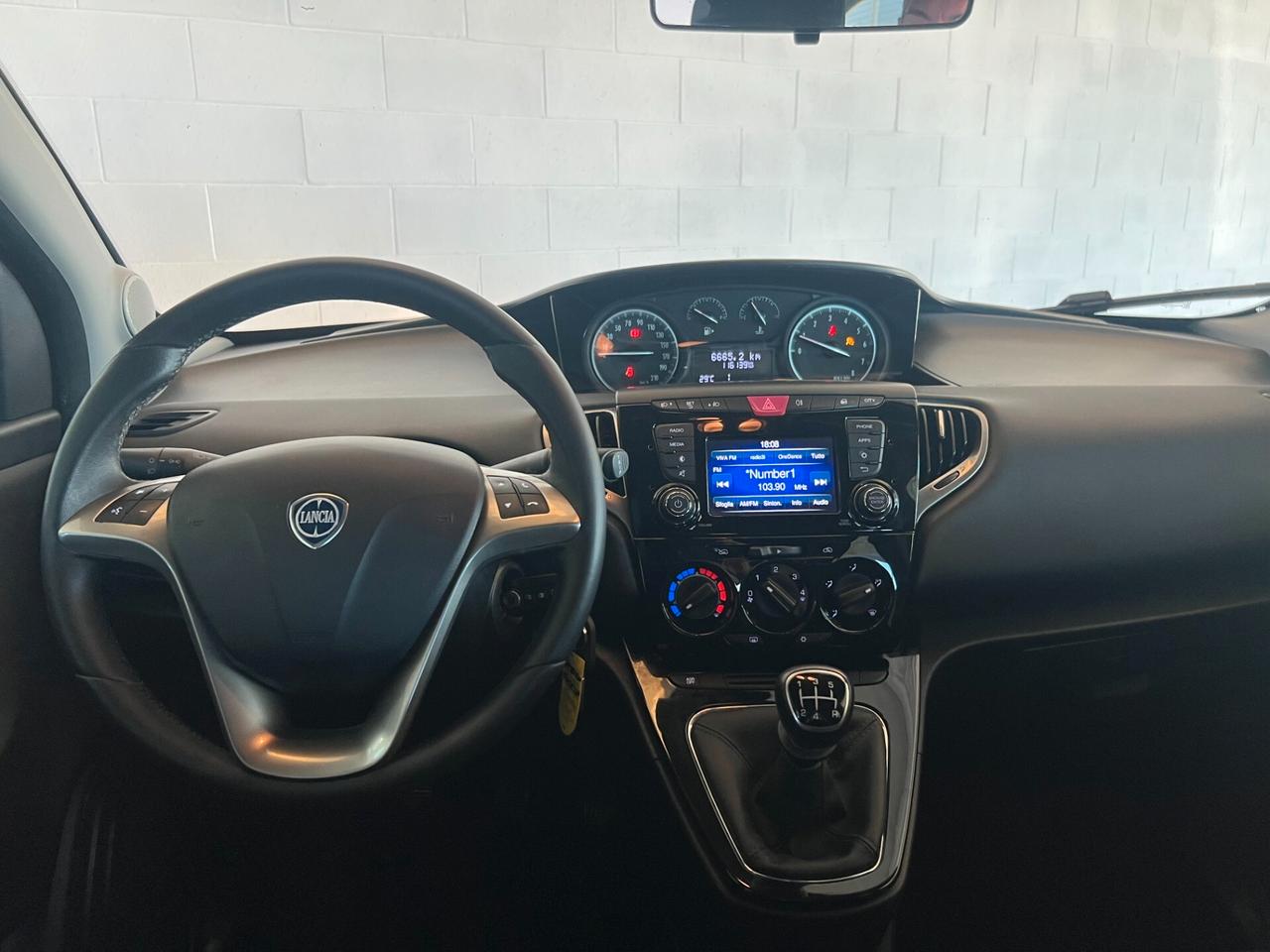 Lancia Ypsilon 1.2 69 CV 5 porte Gold OK NEOPATENTATI