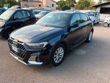Audi A1 citycarver 30 TFSI Identity Contrast