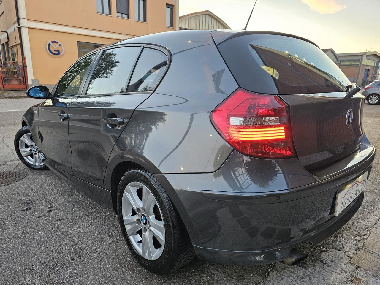 Bmw 118d 143cv Futura DPF*Navi*Bi-Xeno*Pdc*5 Porte