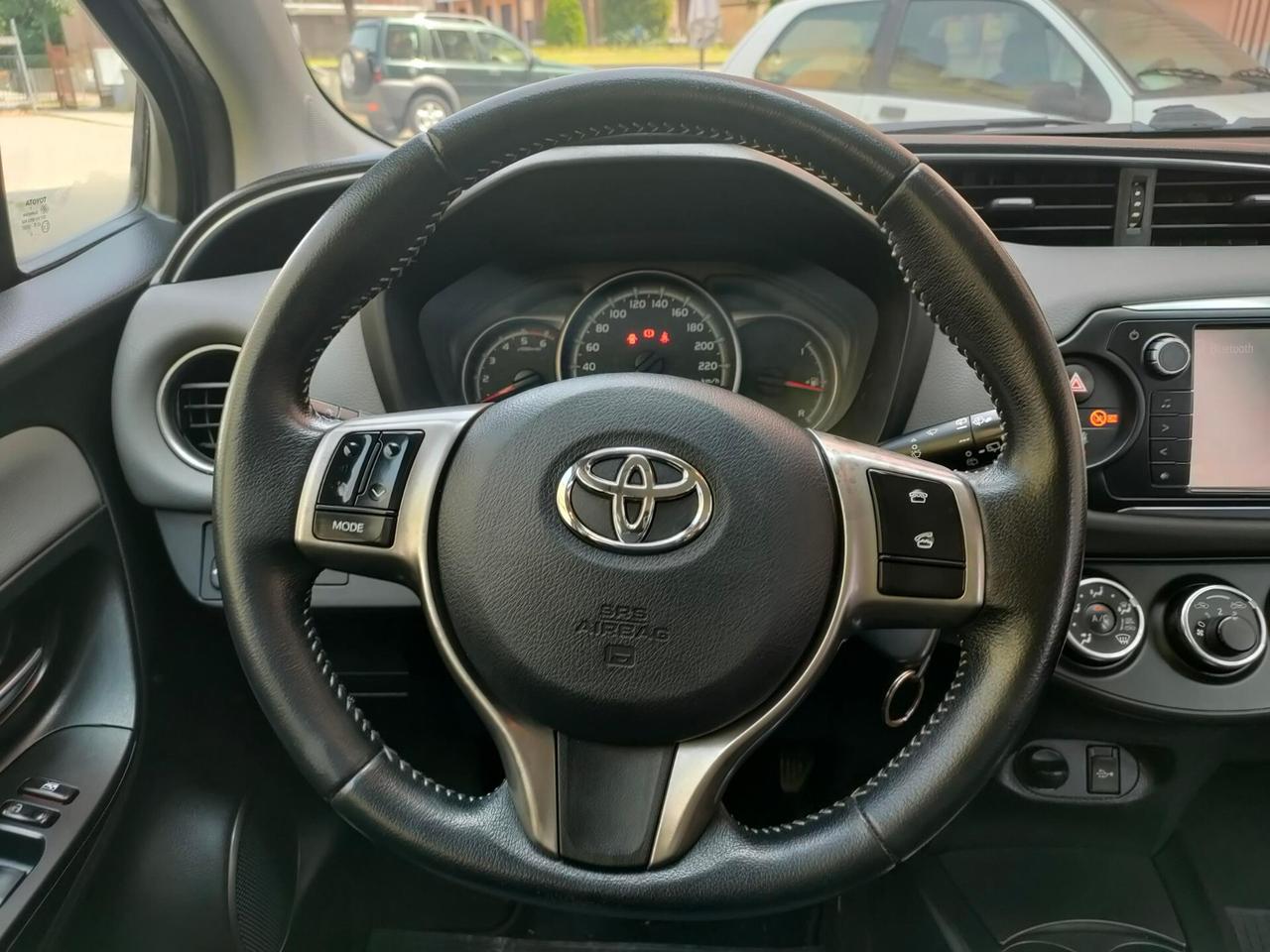 Toyota Yaris 1.4 D-4D 5p Lounge E6