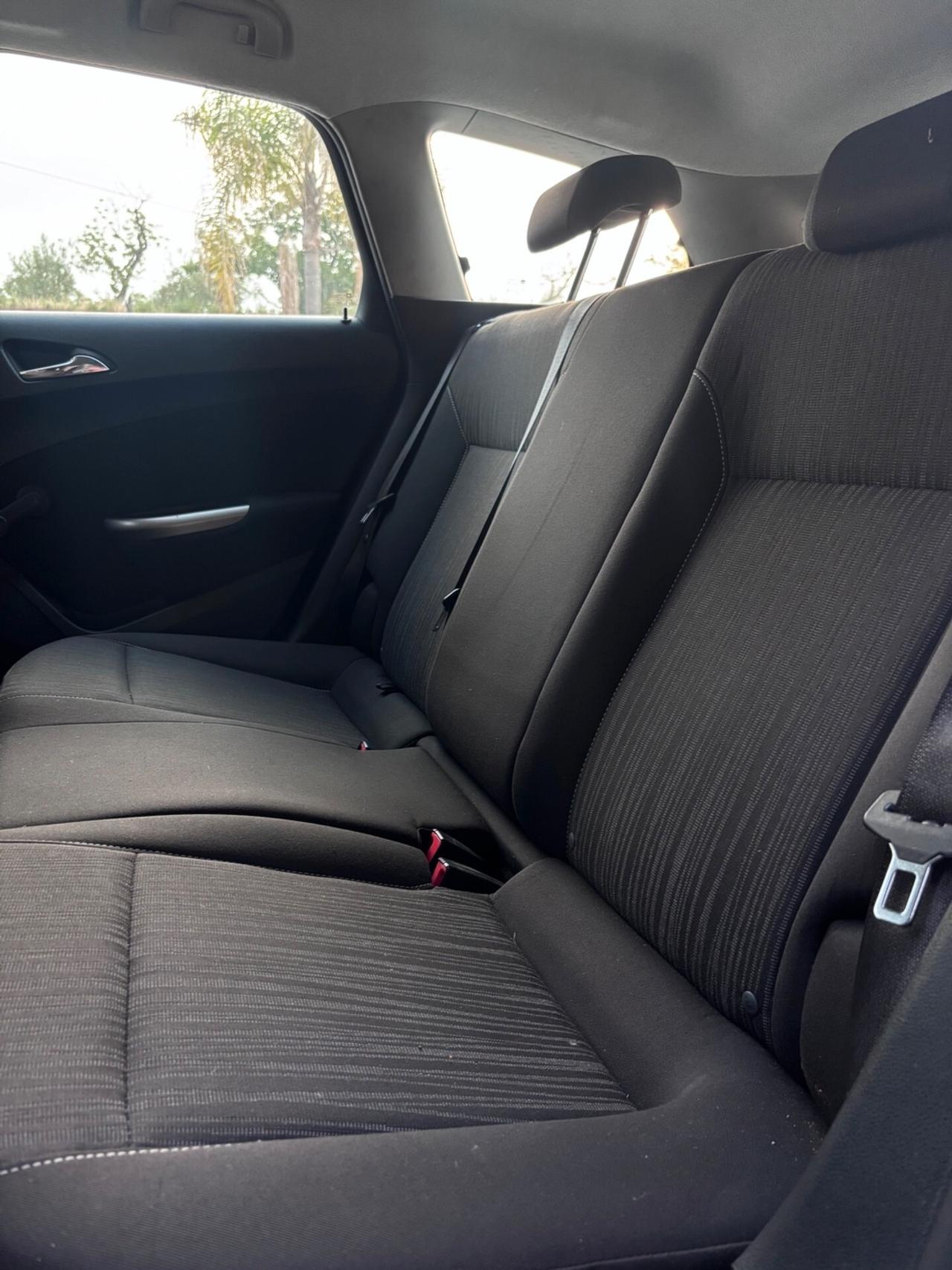 Opel Astra 1.7 CDTI 110CV - 2012