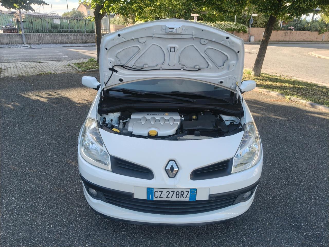 Renault Clio 1.6 5 porte SOLAMENTE 61.000 KM