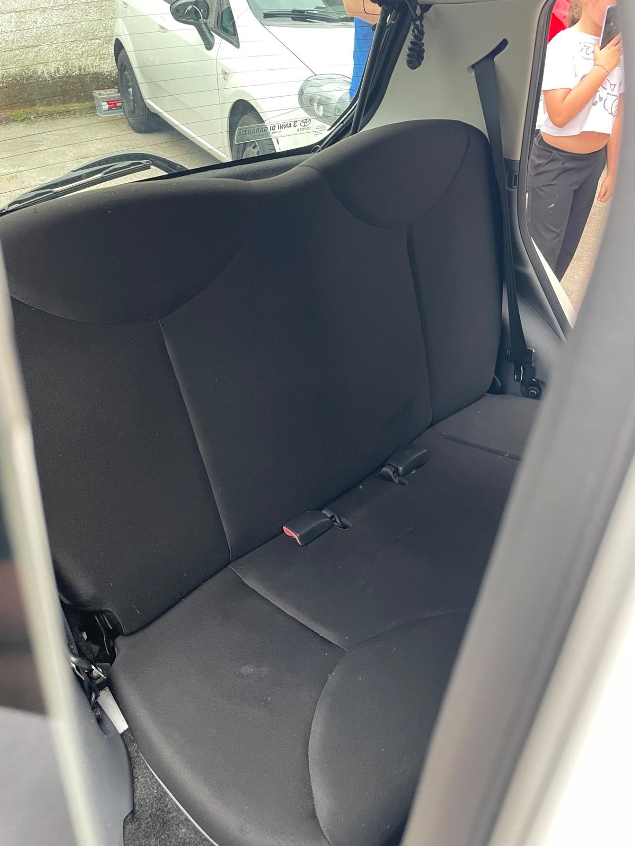 Toyota Aygo 1.0 12V VVT-i 5 porte Sol Connect navigatore