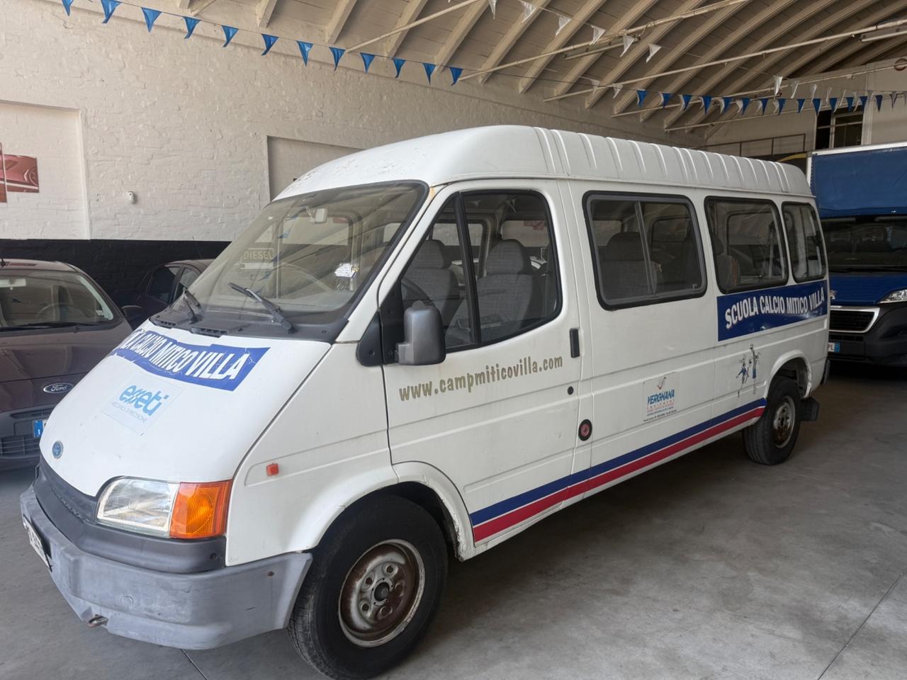 Ford Transit Turneo 2.5 D PC Base 9 posti