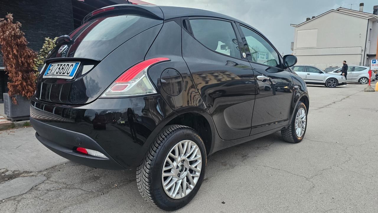 Lancia Ypsilon 0.9 TwinAir 85 CV 5 porte Metano Ecochic Gold