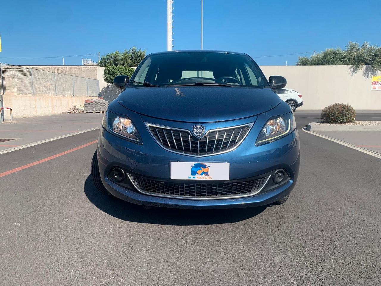 Lancia Ypsilon 1.0 FireFly 5 porte S&S Hybrid Ecochic Silver