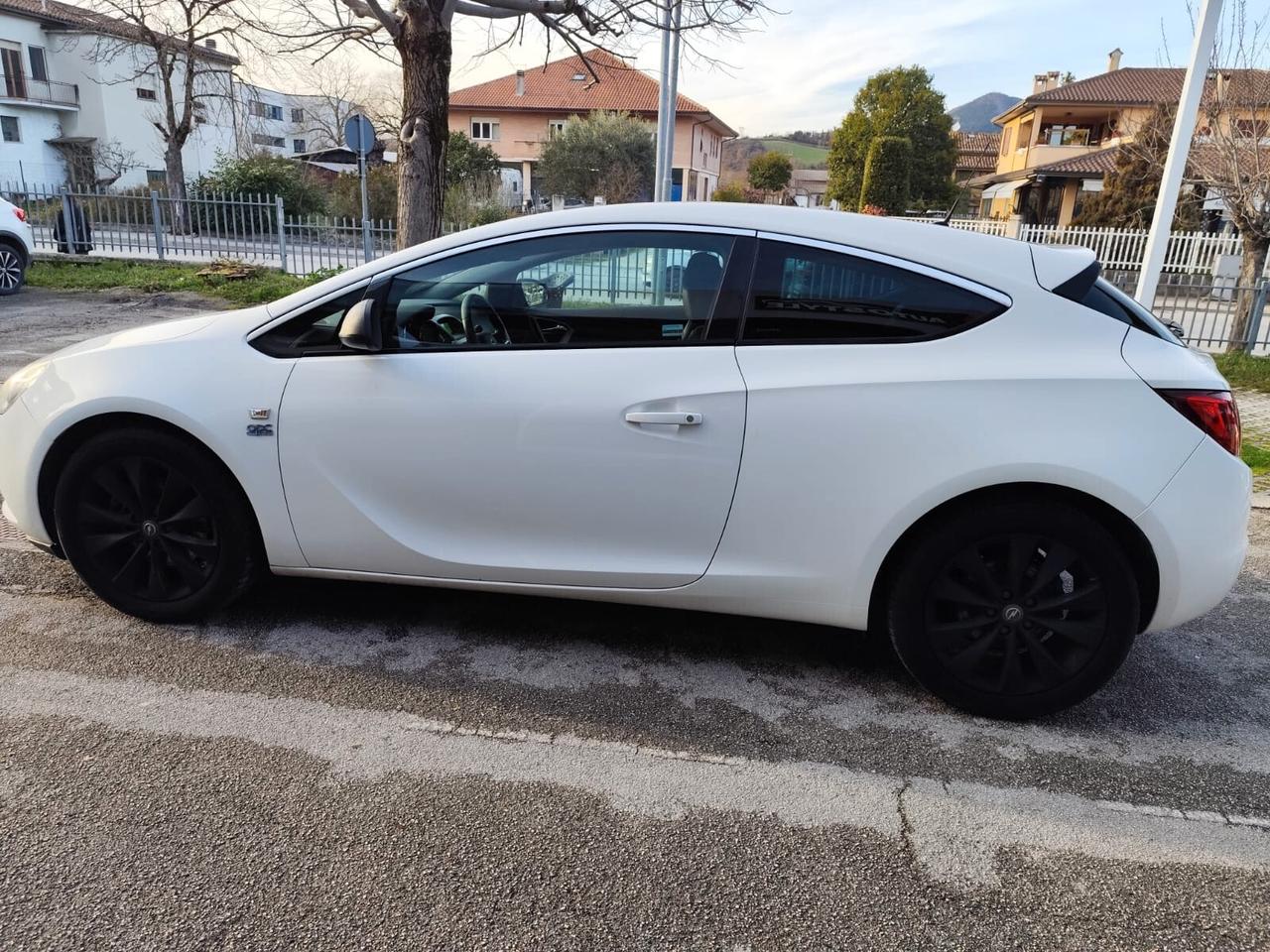 Opel Astra GTC 1.4 Turbo 140CV S&S 3 porte Cosmo