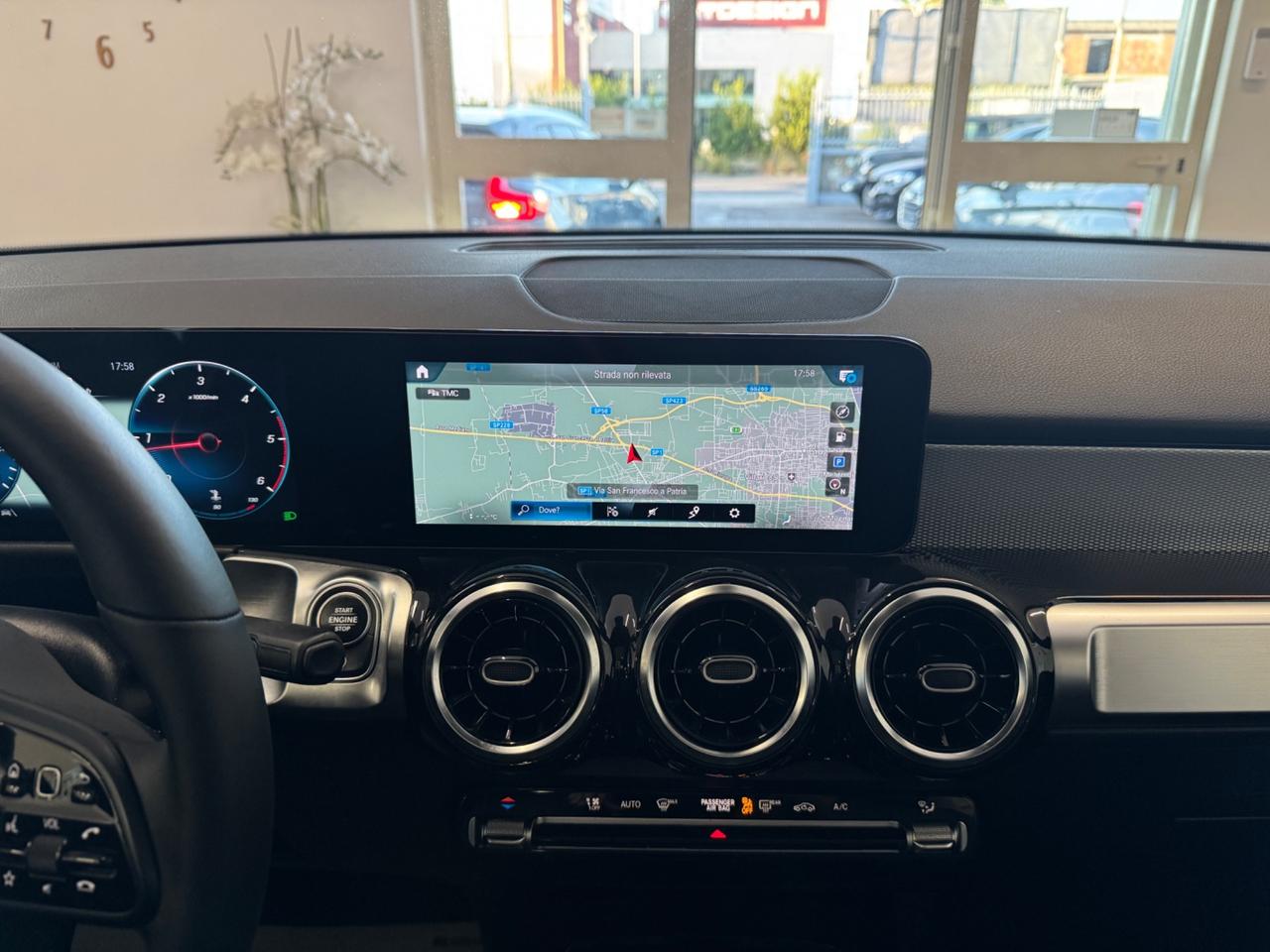 MERCEDES-BENZ GLB 200 d AUT. 4MATIC SPORT / 7 POSTI