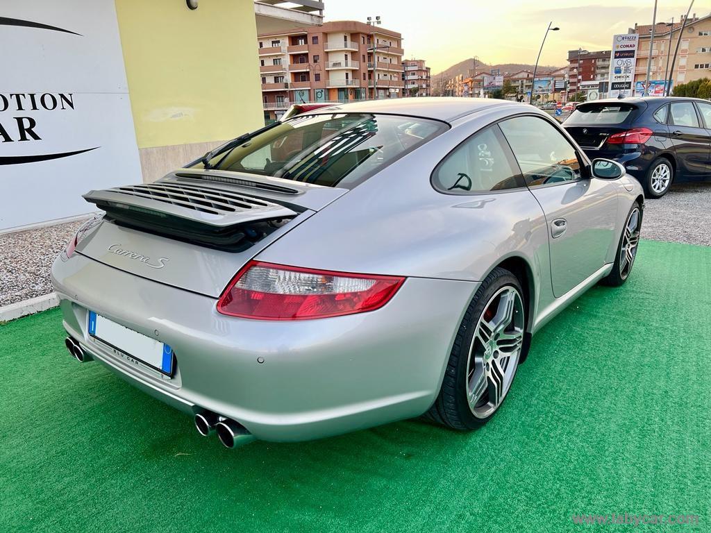 PORSCHE 911 Carrera S Coupé - 2005