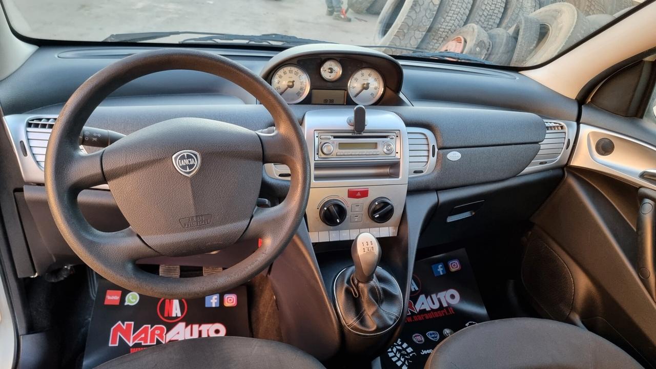Lancia Ypsilon 1.3 MJT 75 CV Platino