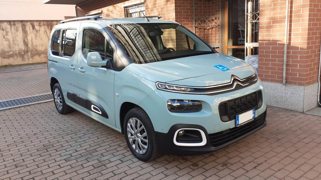 Berlingo benzina trasporto disabili pedana €6