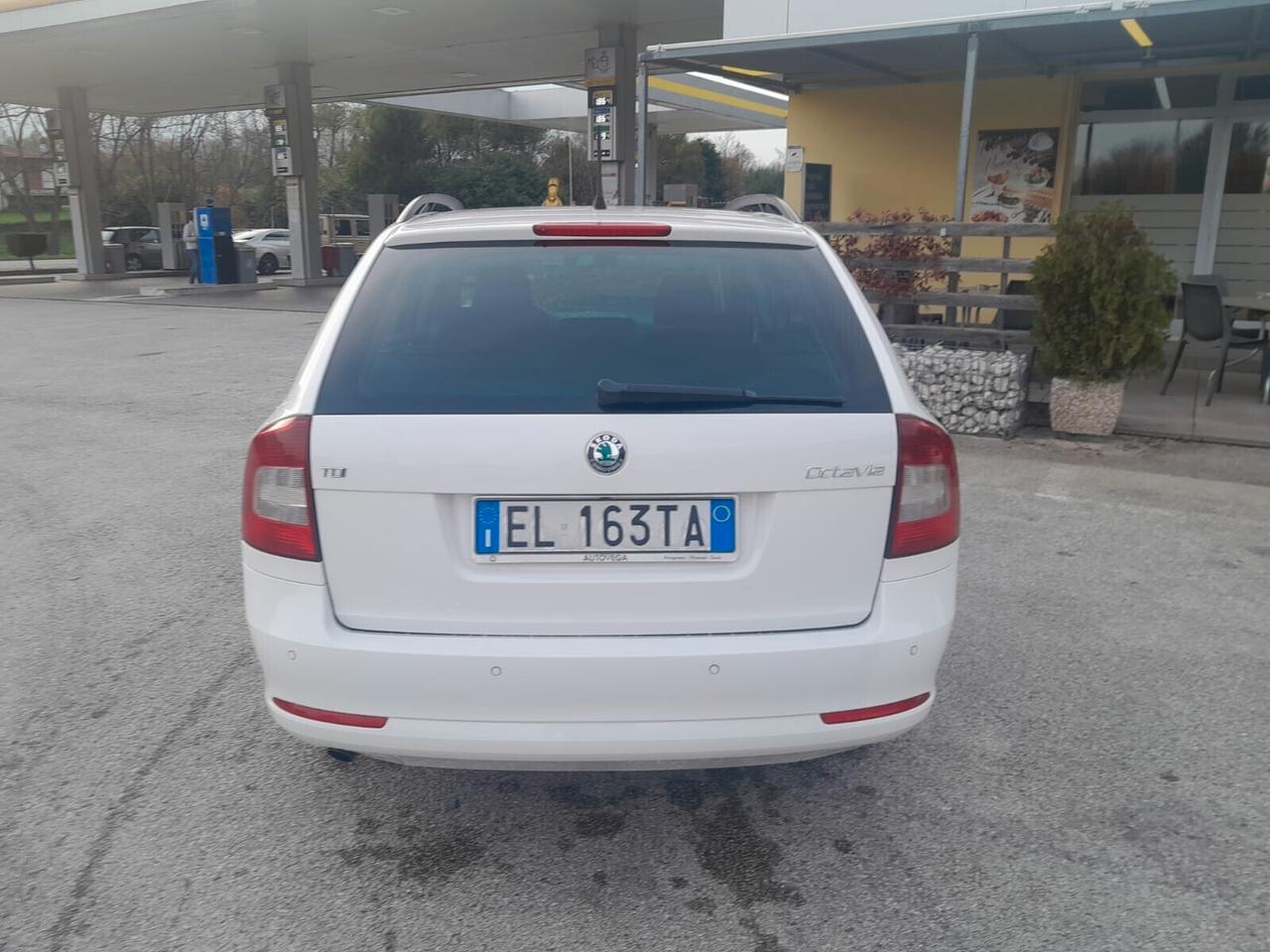 Skoda Octavia 1.6 TDI CR F.AP. Wagon Elegance