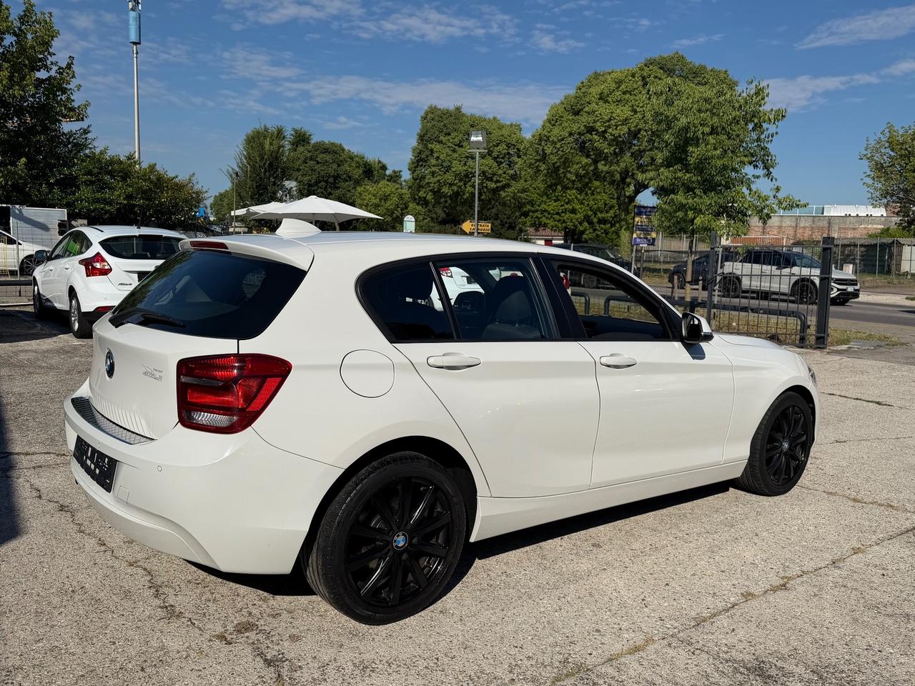 Bmw 114i 5p. Urban