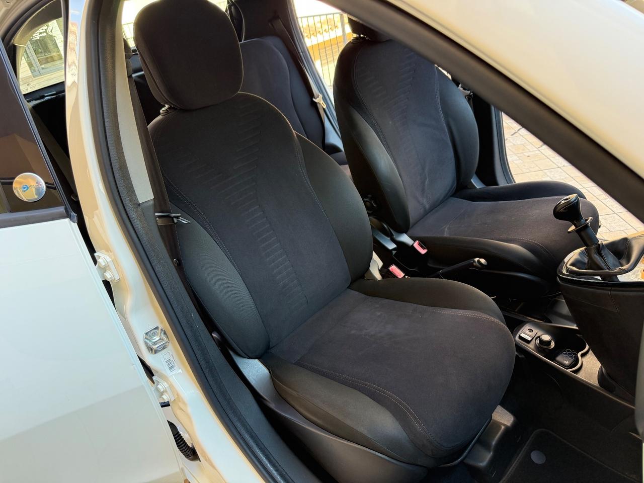 Lancia Ypsilon 0.9 TwinAir 85 CV 5 porte Metano Ecochic Silver