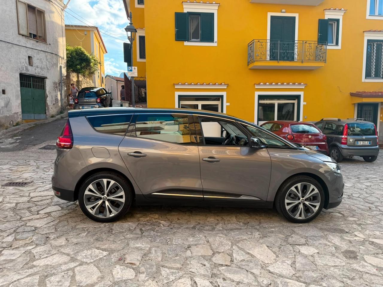 Renault Grand Scenic Blue dCi 120 CV Initiale Paris