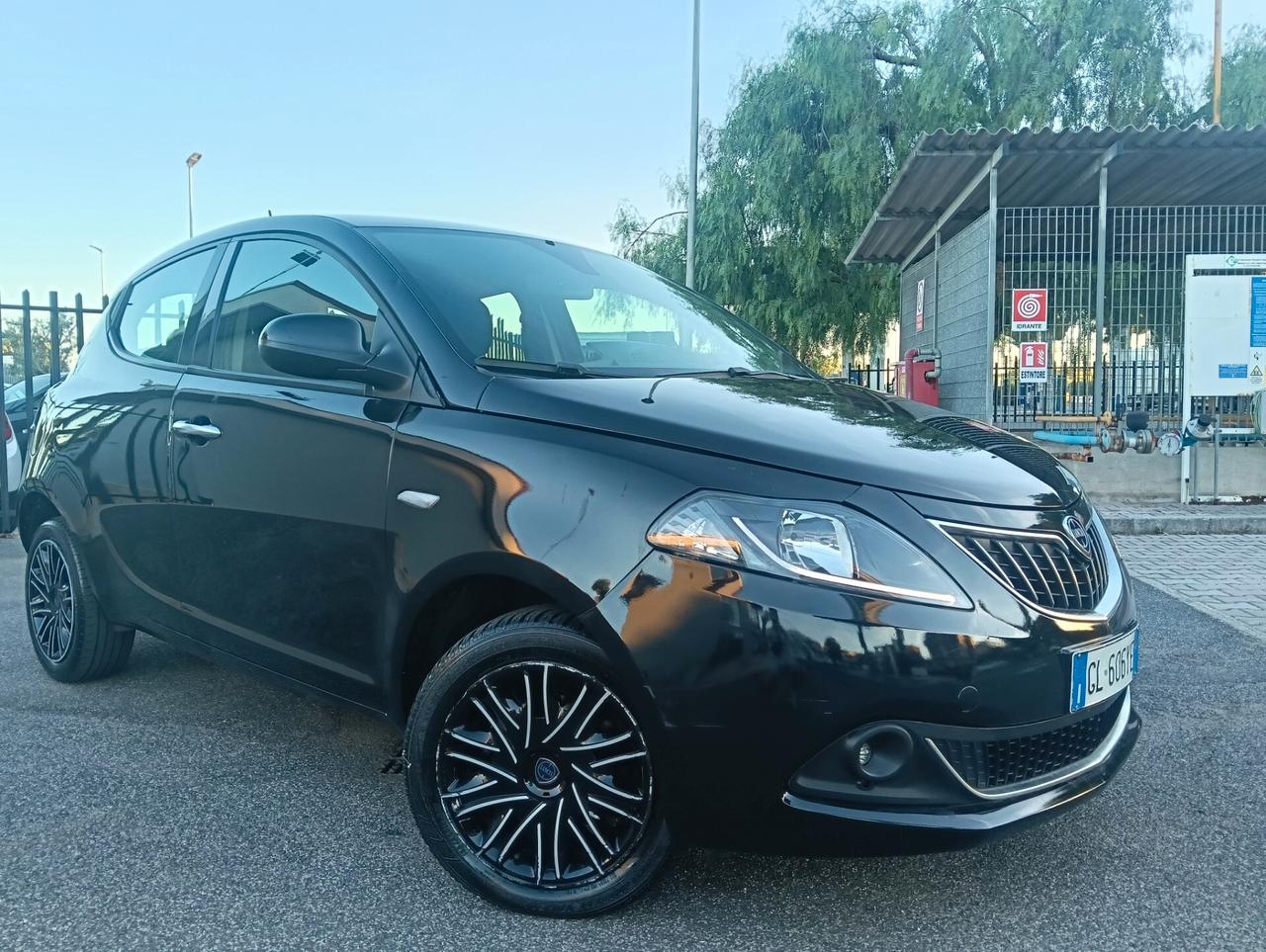Lancia Ypsilon 1.0 FireFly 5 porte S&S Hybrid Gold Nessun vincolo finanziario