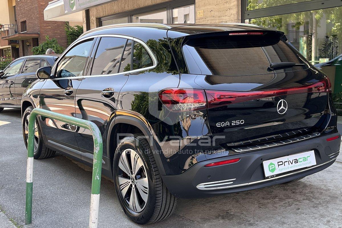 MERCEDES EQA 250 Premium