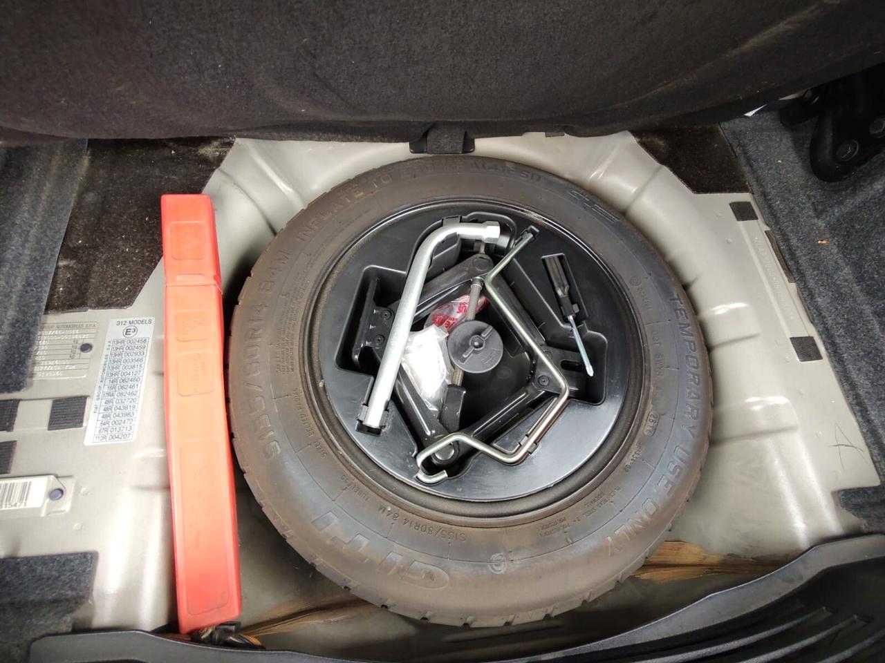 Lancia Ypsilon ELLE 5 PORTE, 1.2 8V 69CV, EURO 6B, OK NEOPATENTATI, GARANZIA L.12 MESI