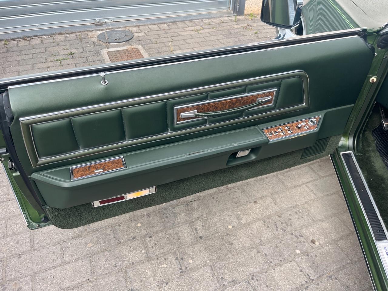 Lincoln Continental Mark IV