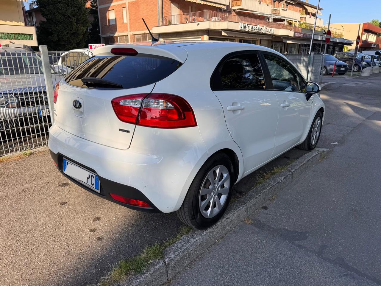 Kia Rio 1.1 CRDi 5p. Neopaten garanzia 12 mesi