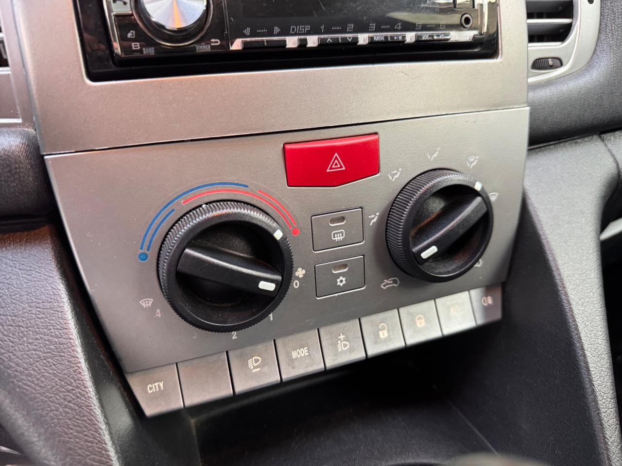 Lancia Ypsilon 1.3 MJT 75 CV Platino