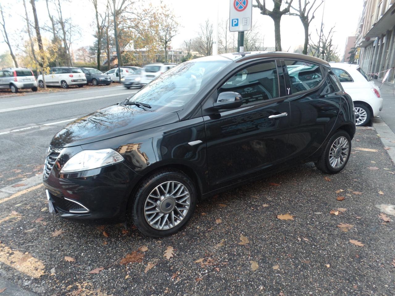 Lancia Ypsilon 0.9 TwinAir 85 CV 5 porte S&S Platinum