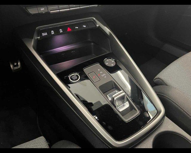 AUDI A3 SPB 30 g-tron S tronic S line edition