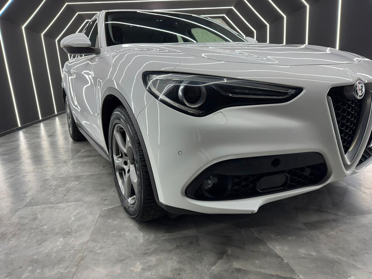 Alfa Romeo Stelvio 2.2 Turbodiesel 180 CV AT8 RWD Super