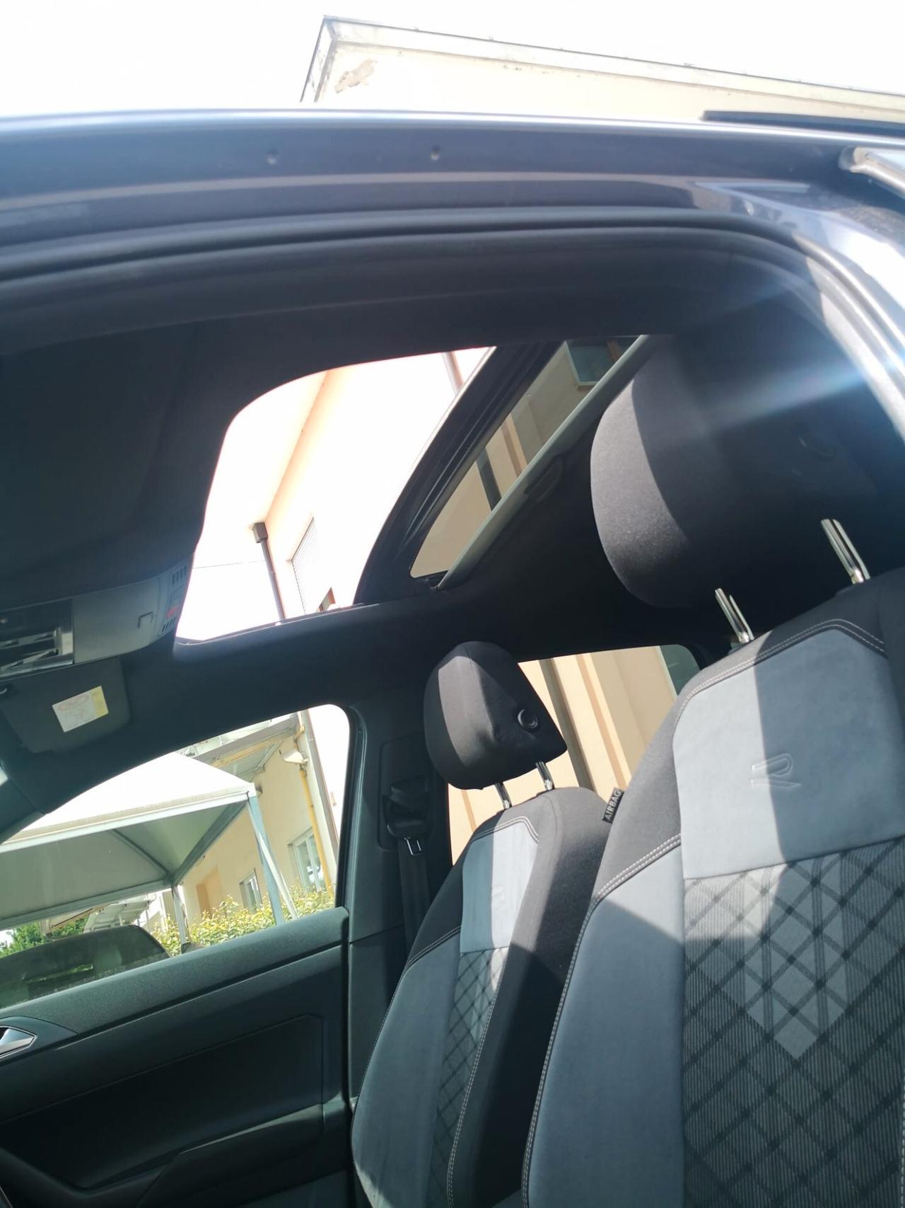 Volkswagen Taigo 1.0 TSI 110 CV R-Line ***TETTO***LED***CAR PLAY***