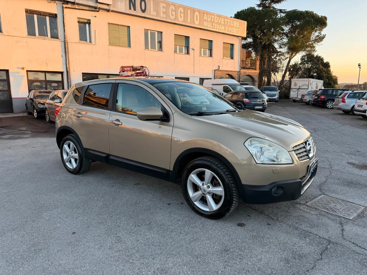 Nissan Qashqai 2.0 dCi DPF 4WD Tekna