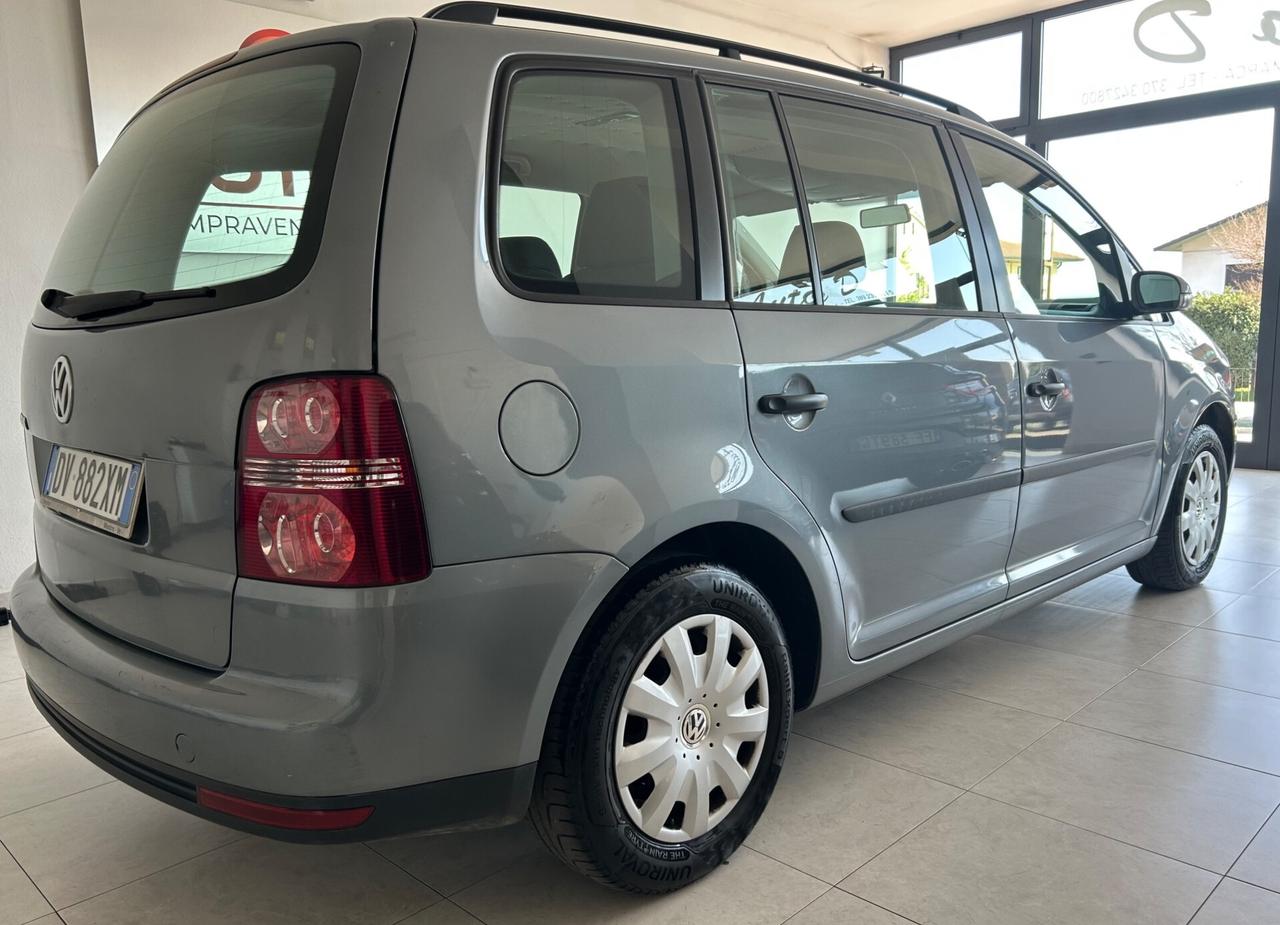 Volkswagen Touran 1.6 GPL 75 kw con gancio traino