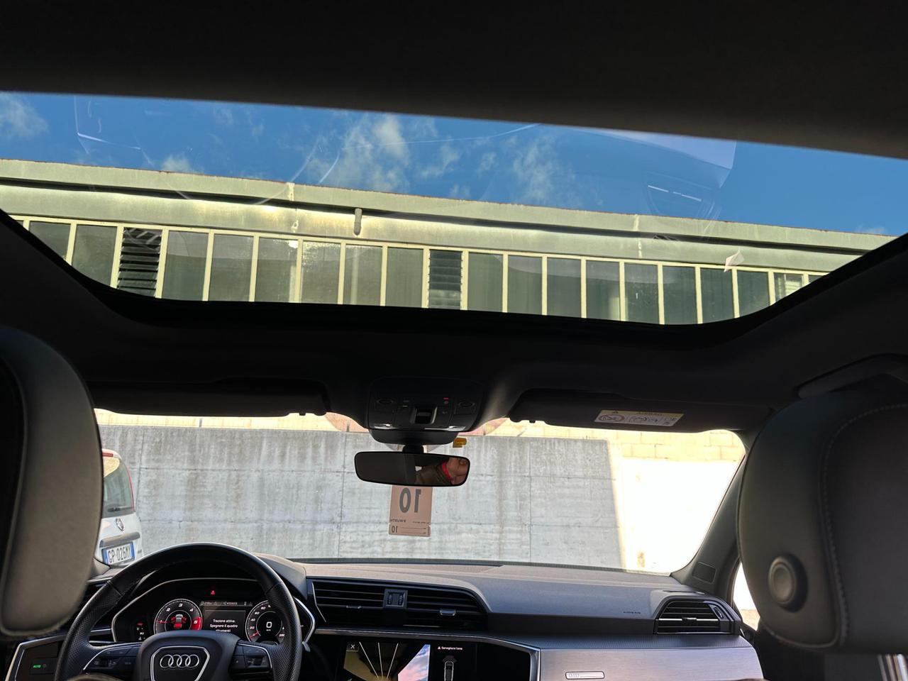 Audi Q3 Sportback 35 2.0 tdi Identity Black s-tronic