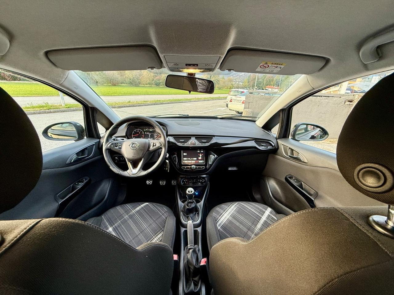 Opel Corsa 1.2 5 porte 2017 total black