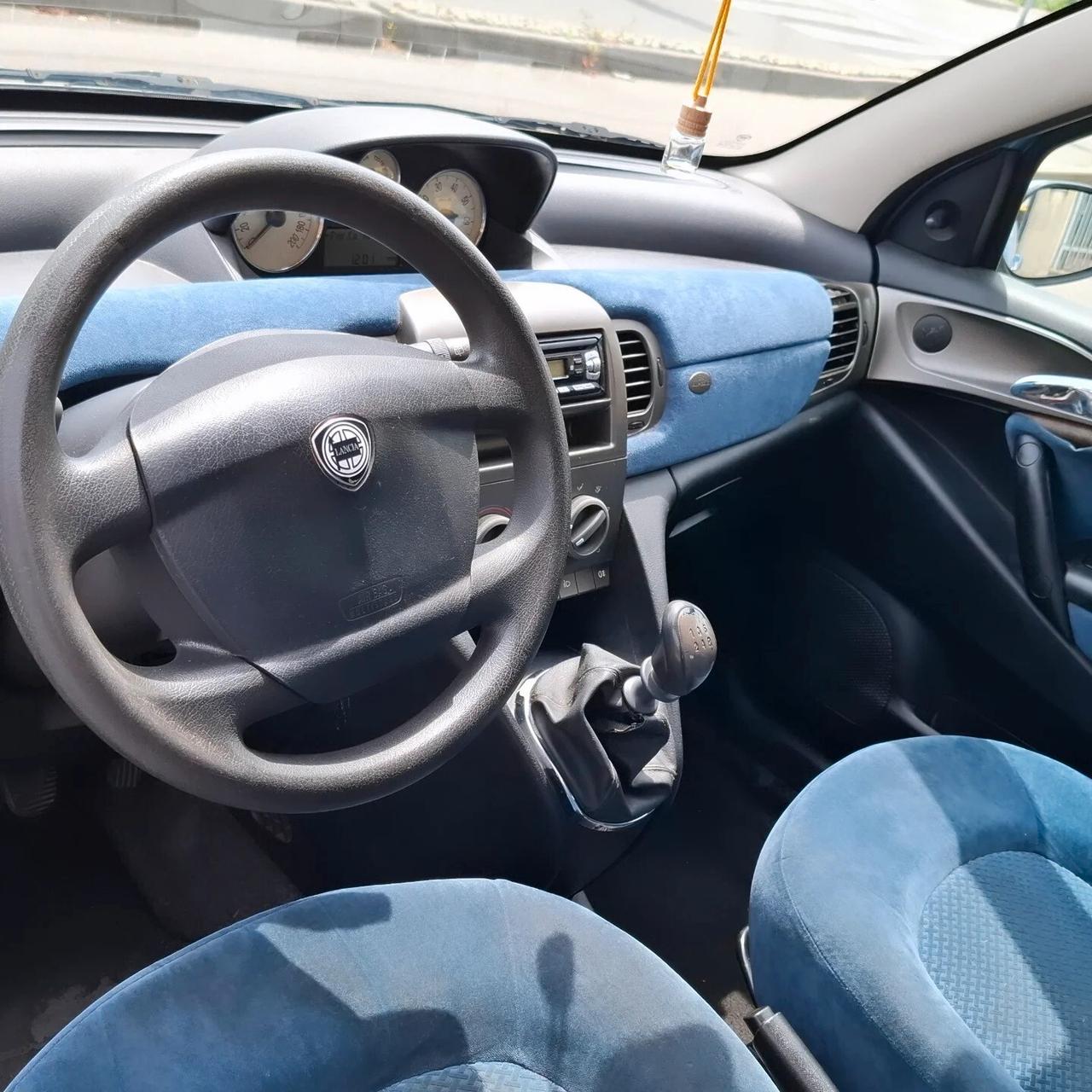 Lancia Ypsilon 1.2 16V Argento