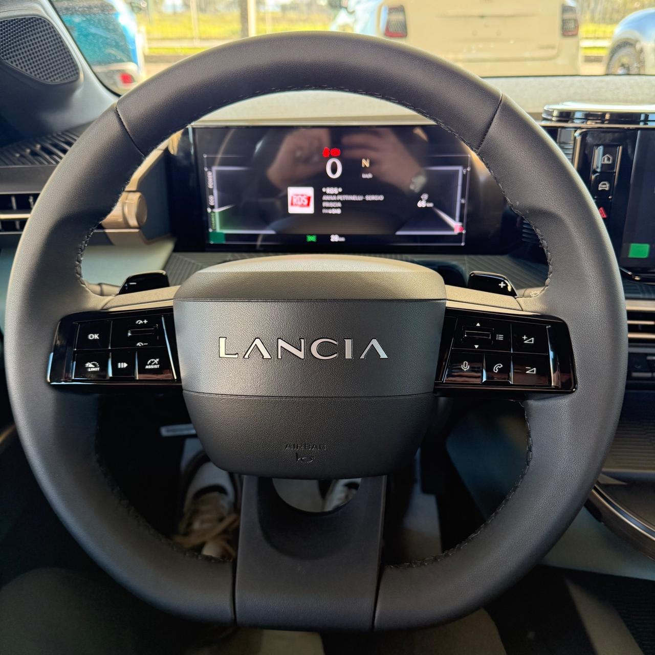 Lancia Ypsilon Hybrid e-DCT