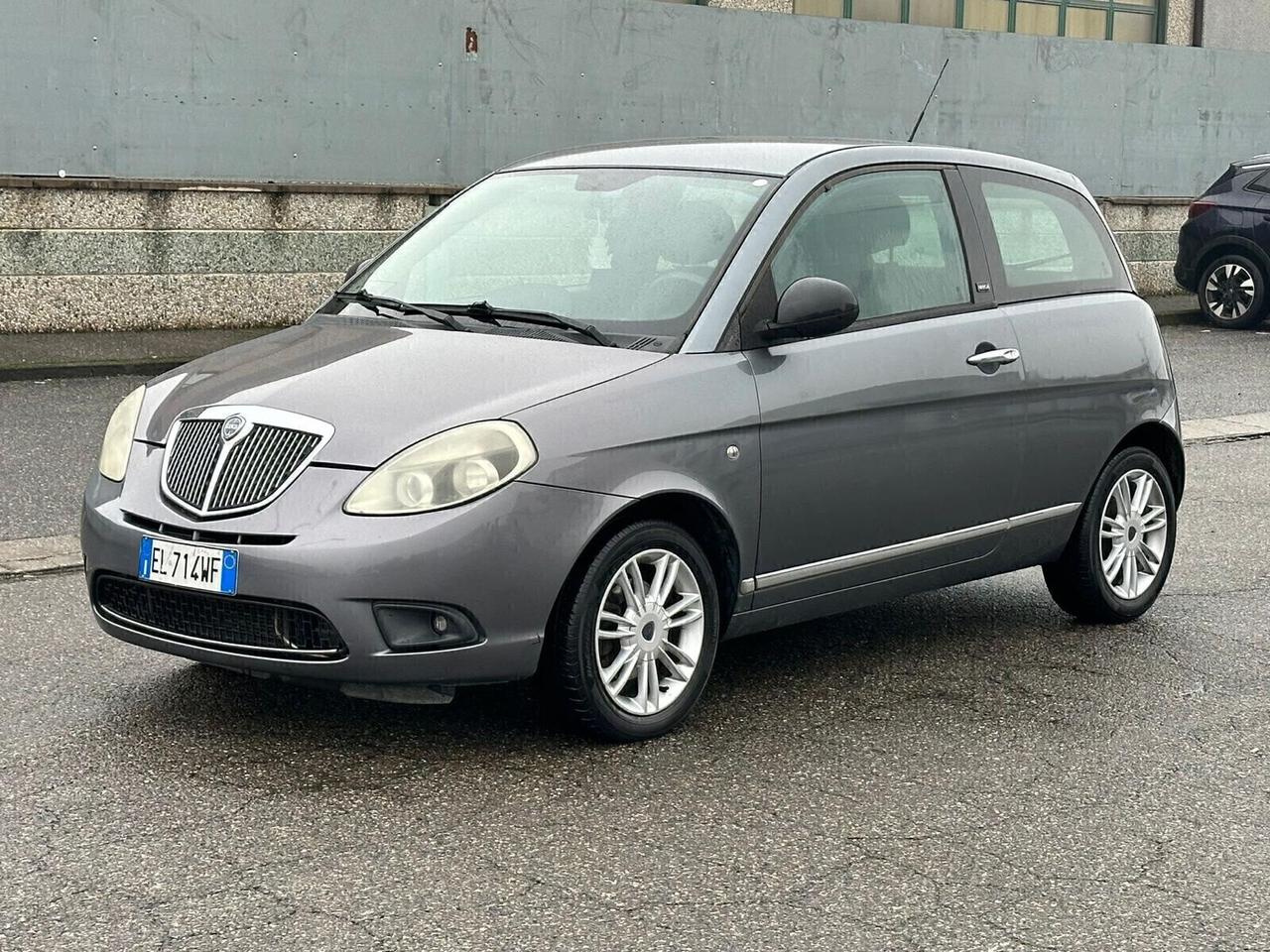 Lancia Ypsilon 1.3 MJT 75 CV Unyca