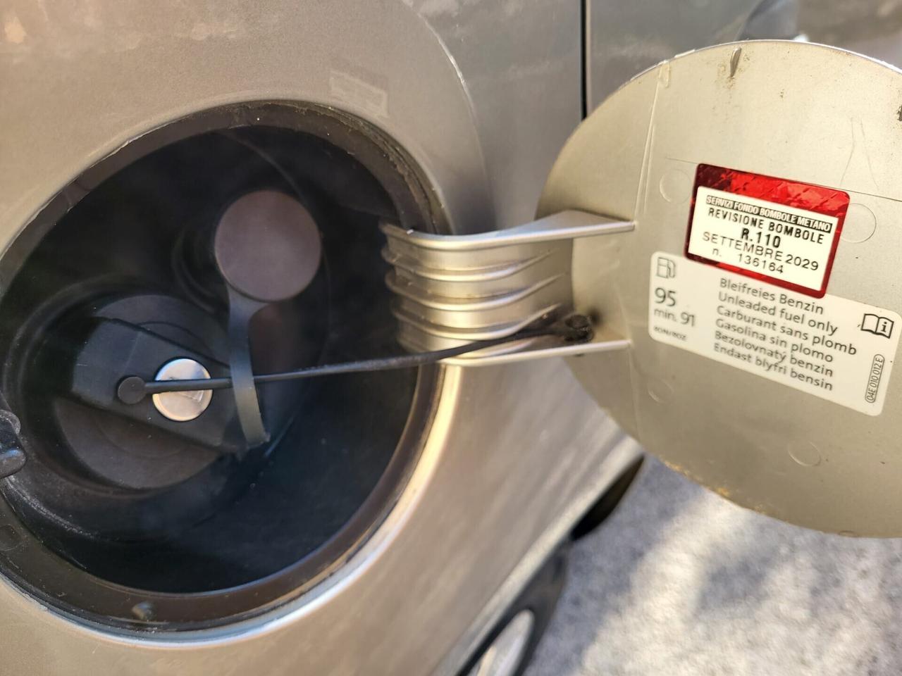 VOLKSWAGEN UP! ECO METANO-3 EURO X 100 KM-BOLLO 35