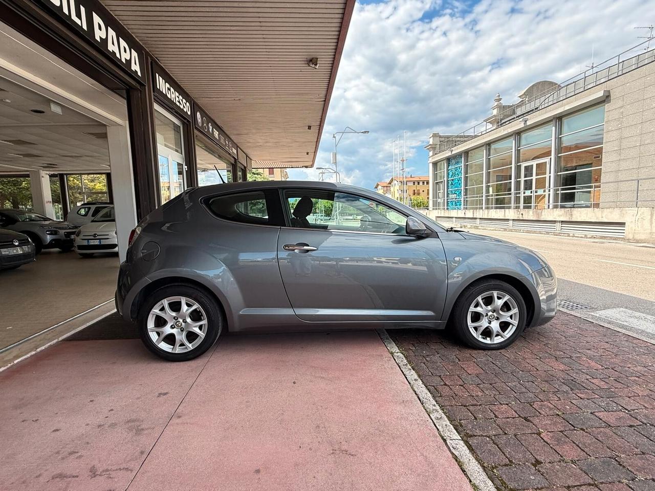 Alfa Romeo MiTo 1.6 JTDm 16V Distinctive Sport Pack